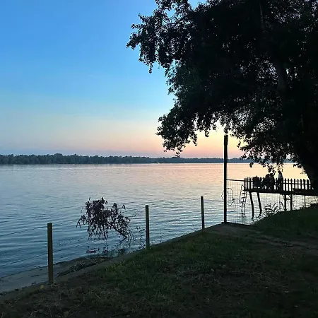 Tatil Evi Dadula Na Dunavu *